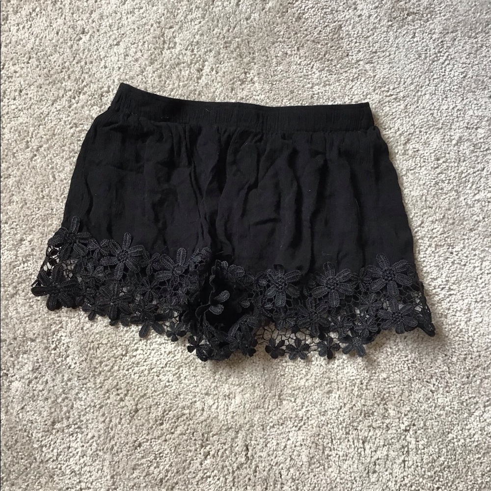 Flower laced shorts